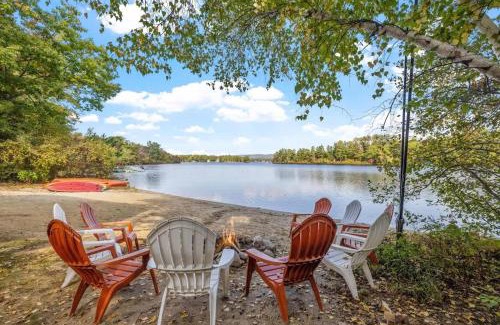 The Bays House | Lake Home with Private Beach and Hot Tub