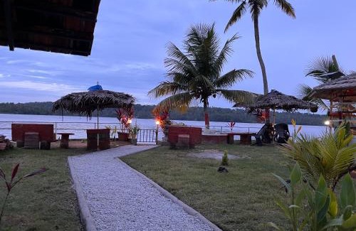 Chirayinkil House | Lake Homes