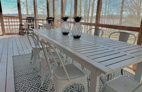 Cedar Bluff House | Lake House Cabin 3BR/2BA Sleeps 6 Water Front With Private Boat Dock for Fishing