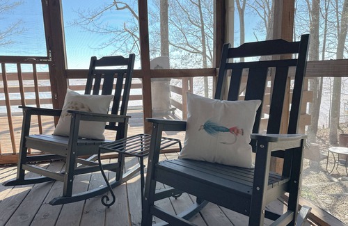 Cedar Bluff House | Lake House Cabin 3BR/2BA Sleeps 6 Water Front With Private Boat Dock for Fishing