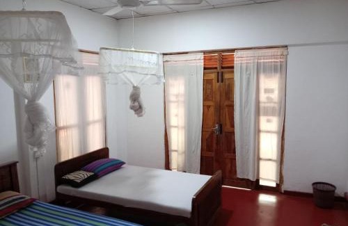 Anuradhapura House | Lake House Home Stay
