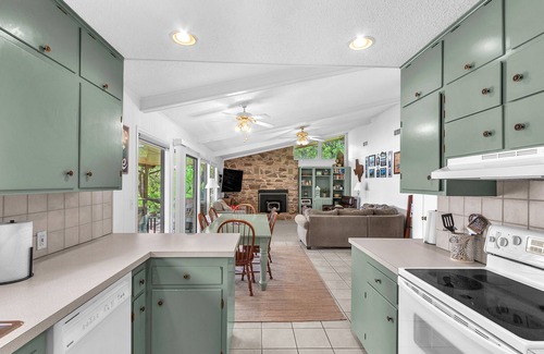Graford House | Lake house in a quiet cove, short boat ride to Hells Gate!
