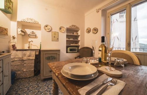 Sassocorvaro House | Lake House