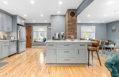 Prince Edward House | Lake House Manor Picton