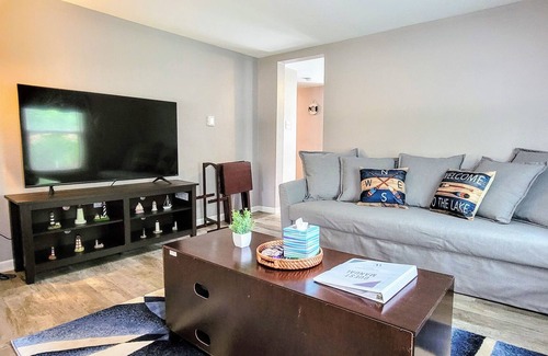 Oswego Apartment | Lake House/Near River/Fishing/Sleeps 8/FREE Parking & WIFI/Oswego