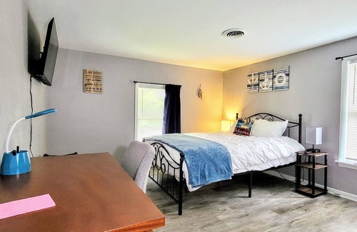 Oswego Apartment | Lake House/Near River/Fishing/Sleeps 8/FREE Parking & WIFI/Oswego