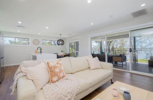 Charmhaven House | Lake House on Panorama - Refined Waterfront Living