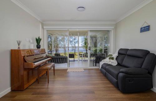 Charmhaven House | Lake House on Panorama - Refined Waterfront Living