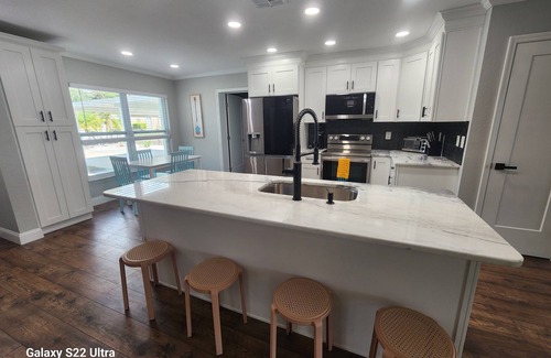 Winter Haven House | Lake House on the LEGOLAND Chain-of-Lakes with Private Pool, Beach and Boat Dock