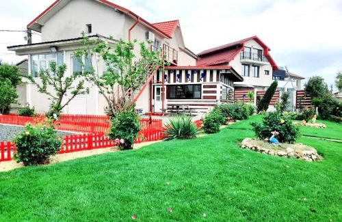 Navodari House | Lake House