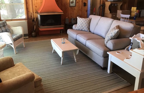 Mount Vernon Cottage | Lake House Summer Getaway