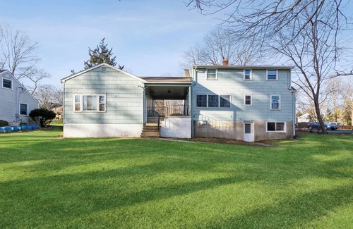 Fairfield House | Lake House this Vacation rental is an a privet Neighborhood association lake.