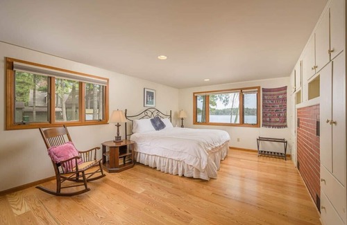 Waupaca House | Lake House Vacation Sleeps 12, Private Dock