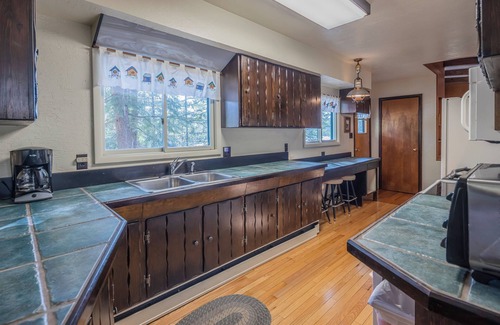 Old Forge House | Lake House Waterfront 4 bed 3 bath house w/dock & firepit .5 miles to Old Forge