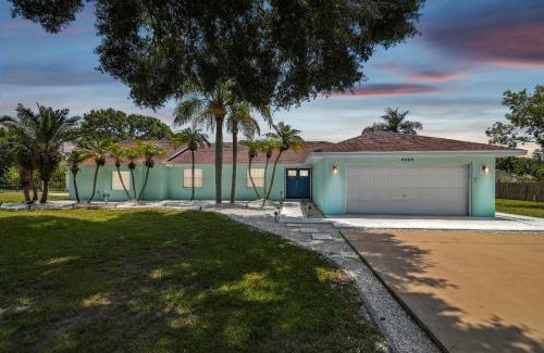 Westchase House | Lake House Westchase area. Heated Pool Waterfront!