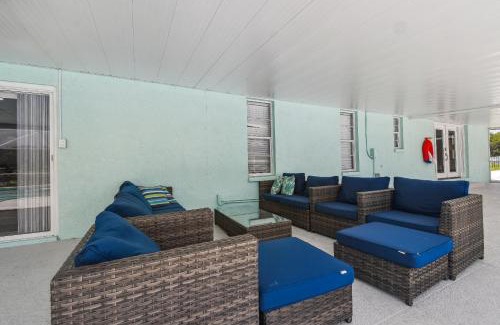 Westchase House | Lake House Westchase area. Heated Pool Waterfront!
