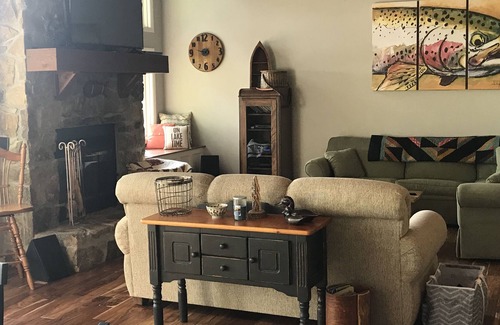 Jamestown House | Lake House with Beautifull Lake Views Five minutes to Jamestown Marina
