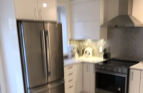 Port Stanley Cottage | Lake house with incredible Lake Erie view! Walk to Sandy Beach!