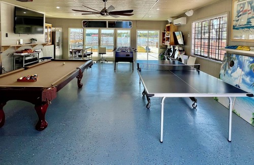 Azle House | Lake House With Private Pickleball Ct + Game Room At The Beautiful Cooley Point