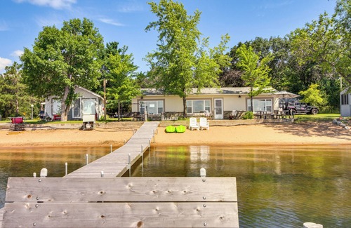 Nisswa Cottage | Lake Hubert Cabin w/Private Deck + Boat Dock