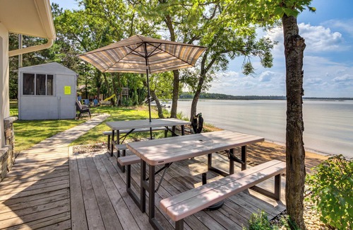 Nisswa Cottage | Lake Hubert Cabin w/Private Deck + Boat Dock
