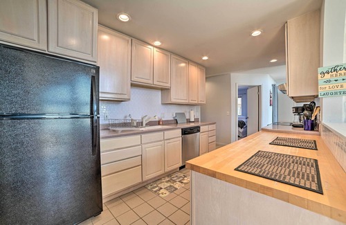 De Tour Village House | Lake Huron Home w/Direct Beach Access!