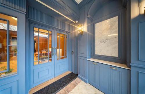Yuchi House | Lake In Mountain