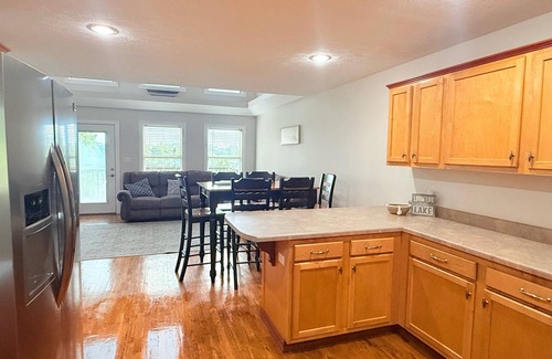 Somerset House | “Lake It Easy” 3-Lvl Home w/Hot Tub + Game Space