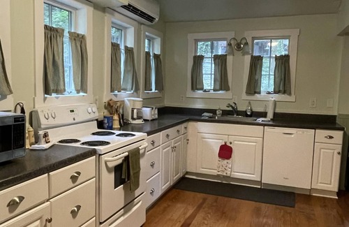 Mount Gretna Cottage | Lake it Easy! Mount Gretna cottage minutes to Lake