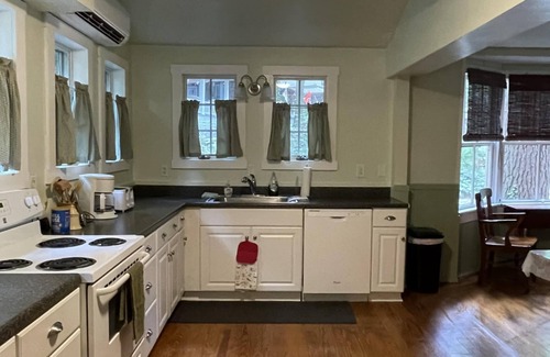 Mount Gretna Cottage | Lake it Easy! Mount Gretna cottage minutes to Lake