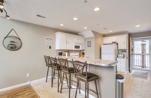 Camdenton Condo | 'Lake It Easy' Waterfront Ozarks Condo w/Balcony!