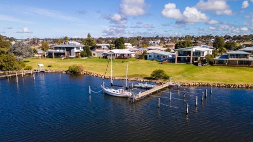Paynesville House | Lake King Lakehouse