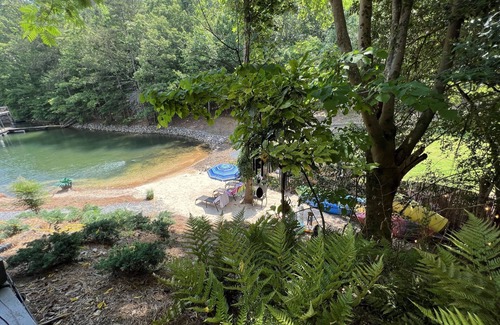Flowery Branch House | Lake Lanier RETREAT w Beach!Dock!Arcades!Kayaks!Paddle Boards!Fire-pit!