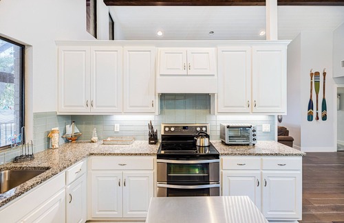 Granite Shoals House | Lake LBJ Waterfront family-friendly retreat unlike any other.
