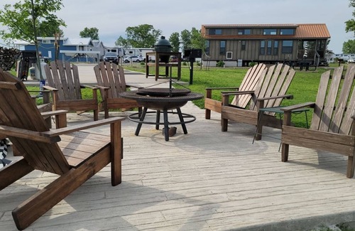 Kerens RV Rental | Lake Life 107 @ Peninsula Point