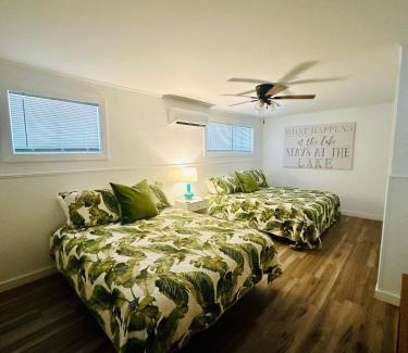 Sunrise Beach House | Lake Life 30 mm on the lake
