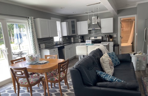 Clear Lake House | Lake Life! Walk to The Surf, Lake, Downtown, drinks and dining