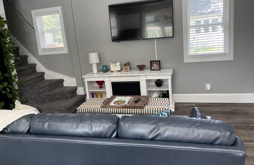 Clear Lake House | Lake Life! Walk to The Surf, Lake, Downtown, drinks and dining
