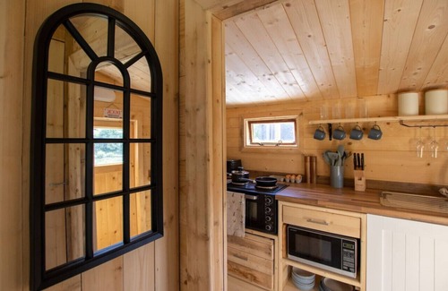 Ford Other | Lake Log Cabin - Hot Tub & Tranquil Surroundings