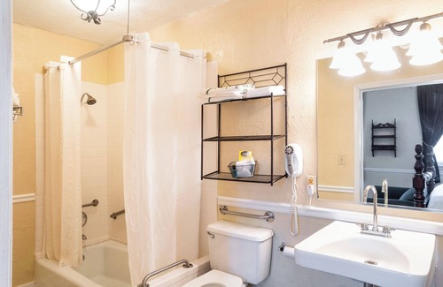Lake Lure Hotel | Lake Lure Inn and Spa
