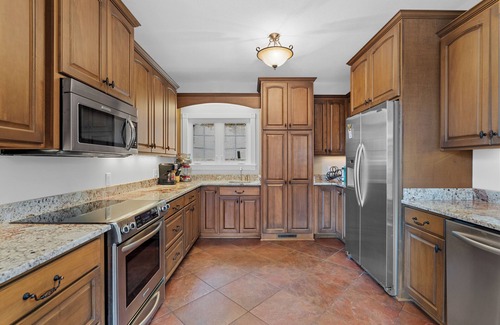 Lake Lure House | Lake Lure Lookout - Lakefront- 3bd/3ba - Sleeps 8 dog friendly