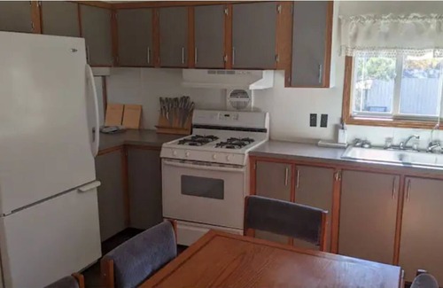 Lonergan House | Lake Mac Retreat house, boating, fishing hunting.