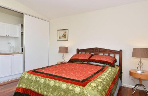 Morisset Park Apartment | Lake Macquaries' Edgewater Studio at Morisset Memories