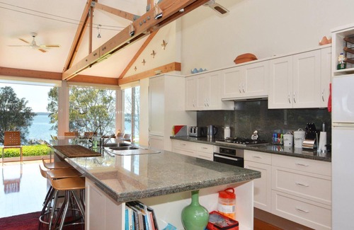 Morisset Park House | Lake Macquaries' Edgewater Escape at Morisset Memories