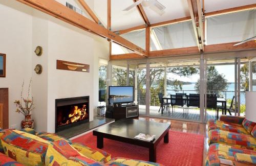 Morisset Park House | Lake Macquaries' Edgewater Escape at Morisset Memories
