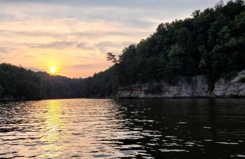 Penrod House | Lake Malone ky Lake shore home right on water with private boat dock, A Shore Thing