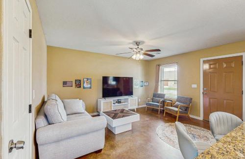 Kingsland House | Lake Memories Cottage