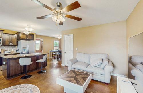 Kingsland House | Lake Memories Cottage