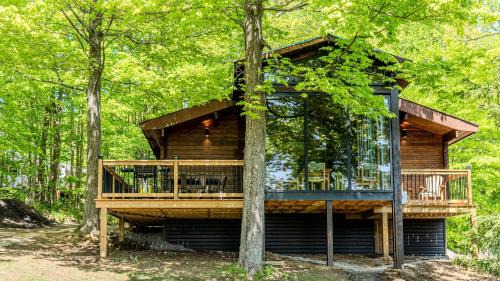 Muskoka Lakes House | Lake Muskoka Deluxe 3-bdrm Cottage - Pier 100 #80