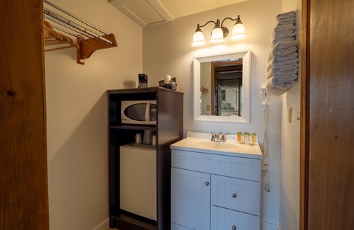 Cooperstown - Otsego Lake Hotel | Lake 'N Pines Motel